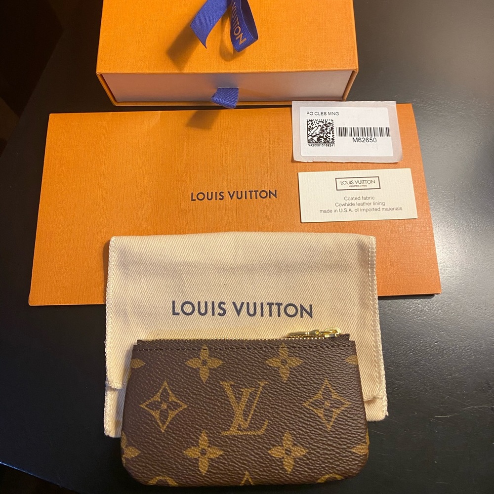 💯 Authentic Louis Vuitton Key Pouch Monogram
